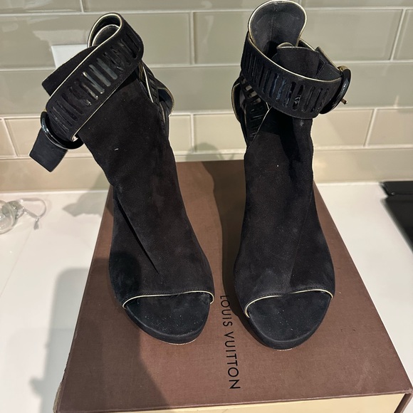 Louis Vuitton Black Women's Shoes - Picture 1 of 6